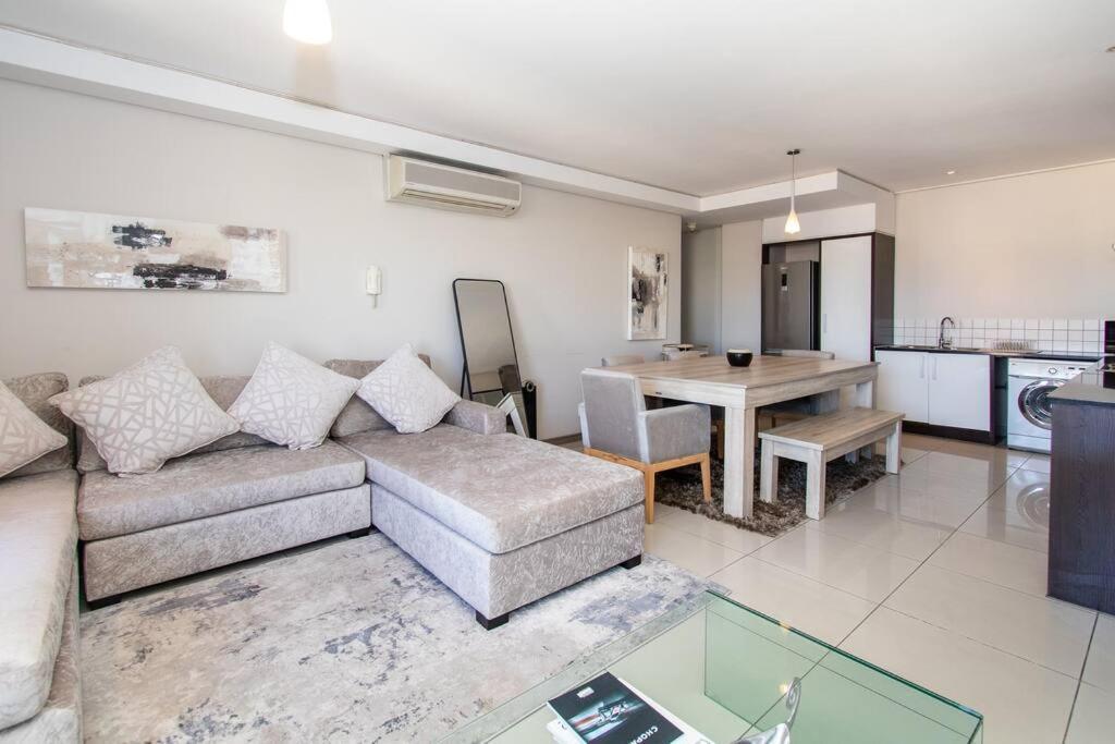Manhattan Towers 1 Bedroom Flat * Cape Town