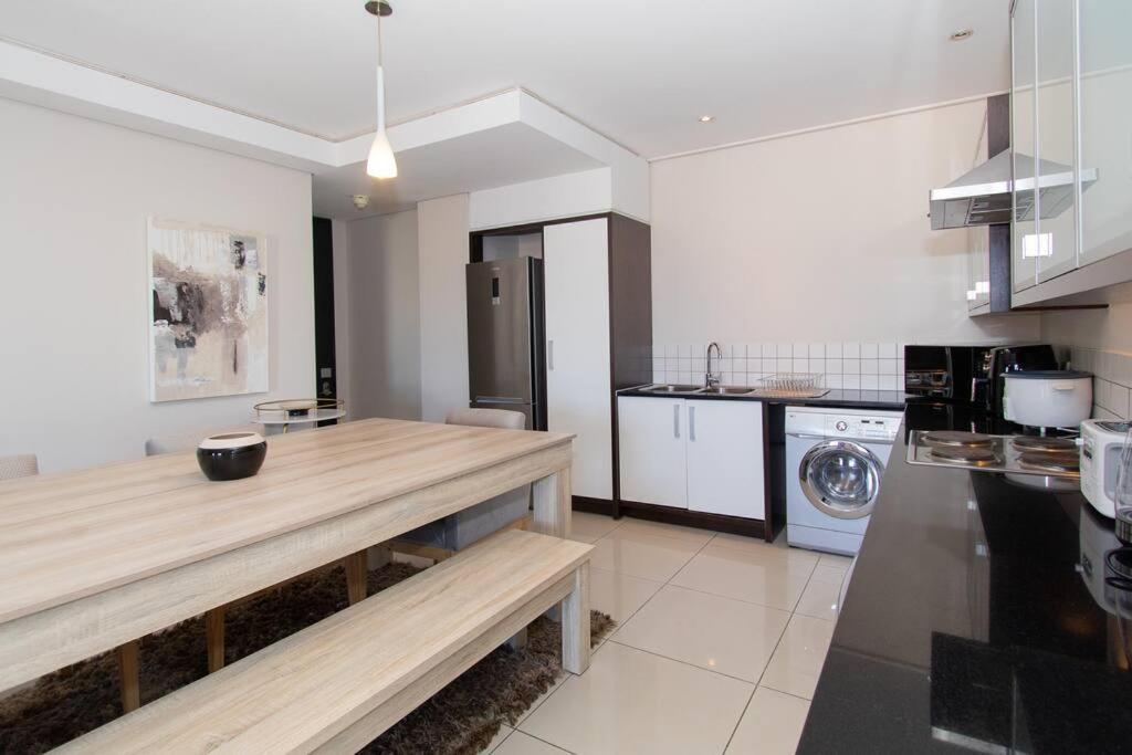 Manhattan Towers 1 Bedroom Flat * Cape Town