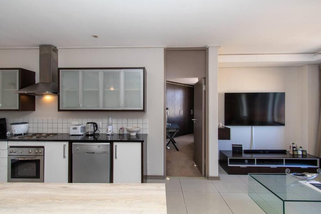 Manhattan Towers 1 Bedroom Flat * Cape Town