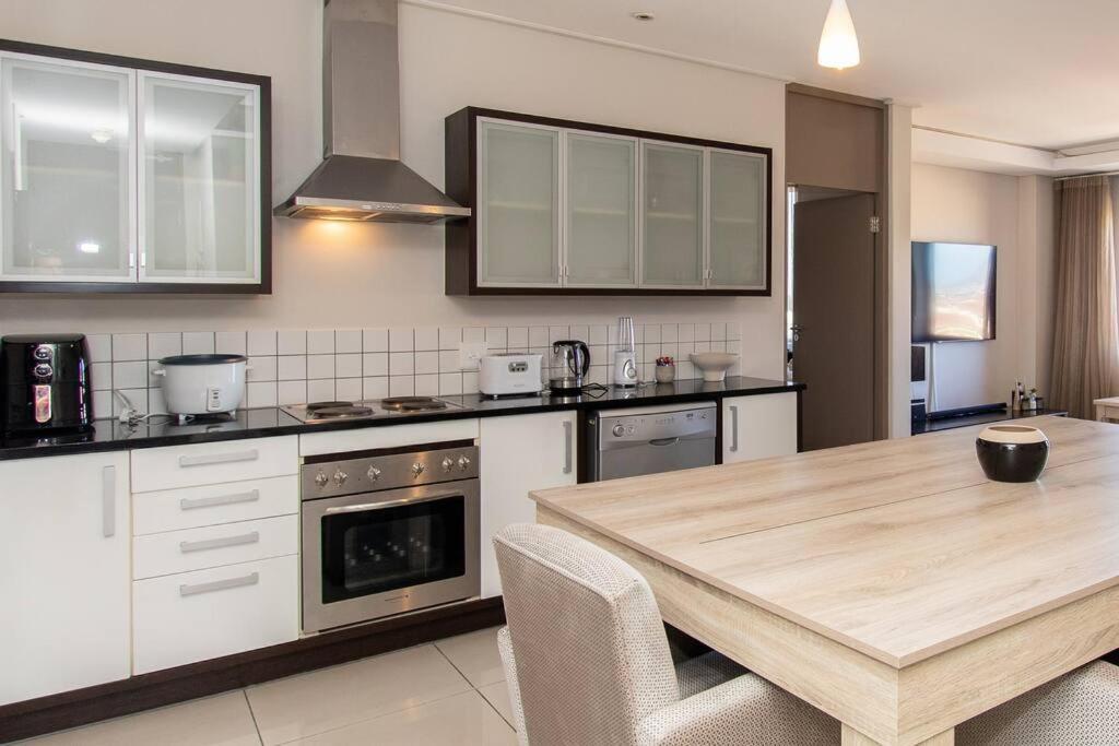 Manhattan Towers 1 Bedroom Flat Apartment *