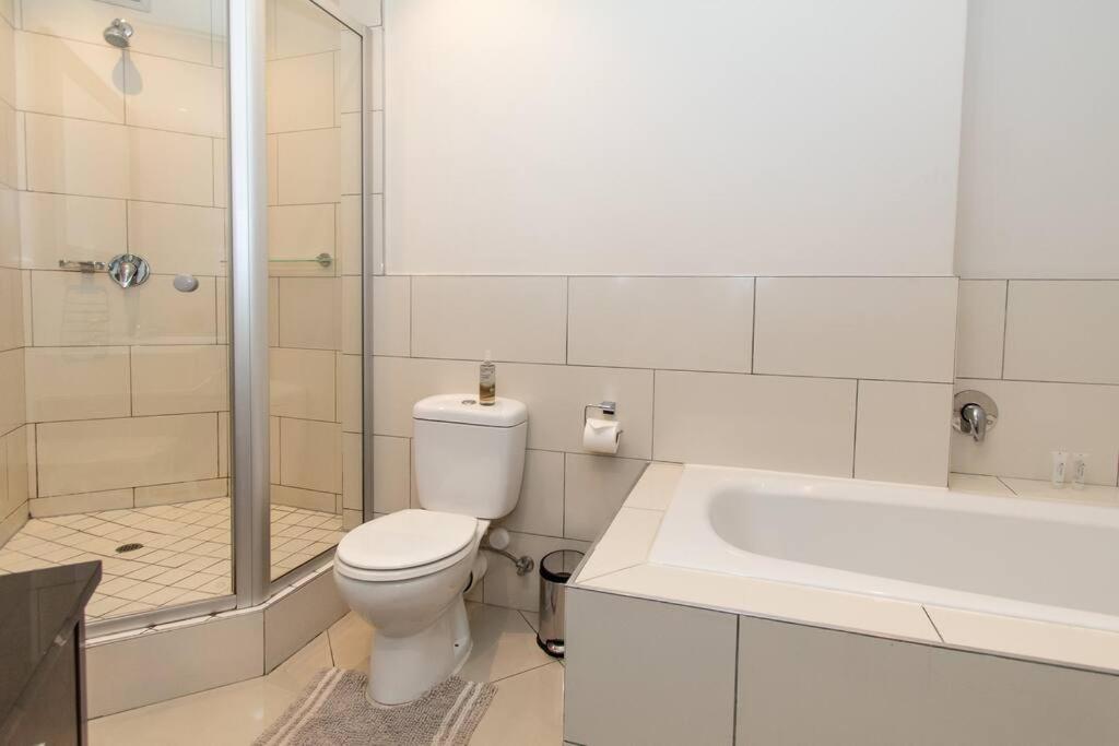 Manhattan Towers 1 Bedroom Flat *
