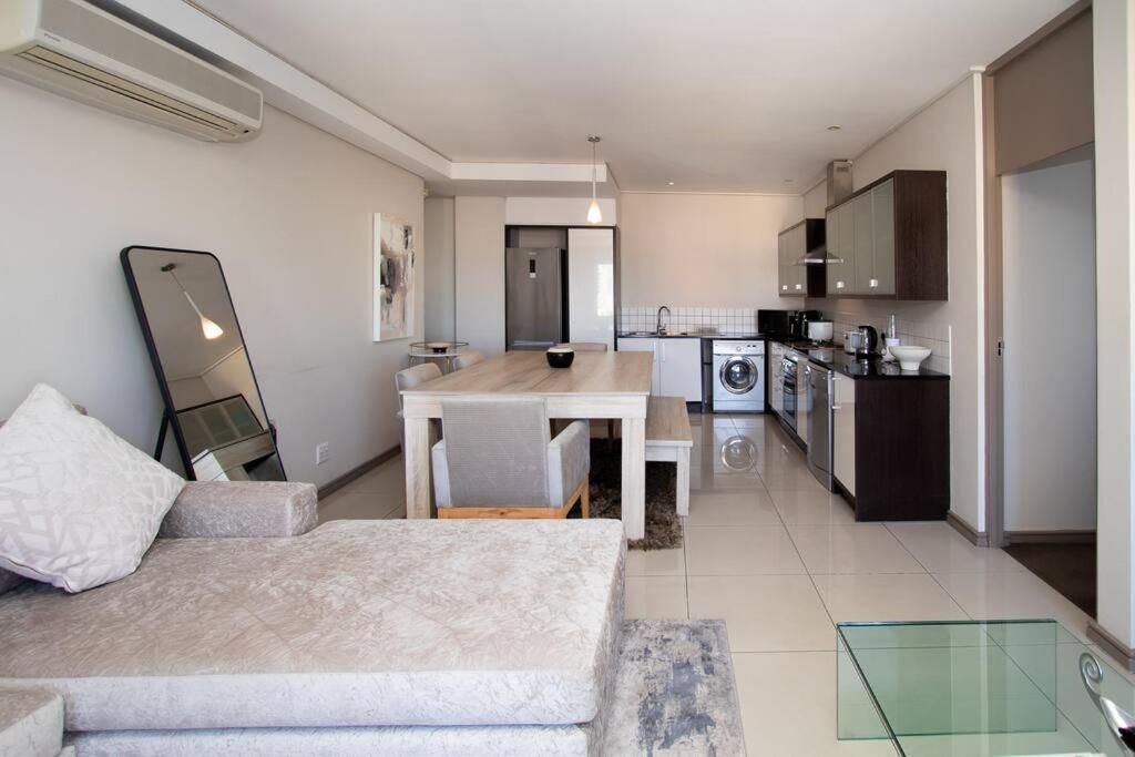 Manhattan Towers 1 Bedroom Flat * Cape Town